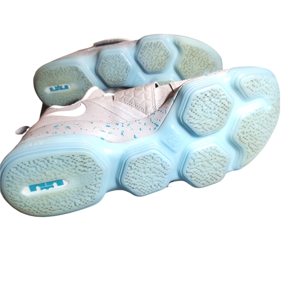 Men's LeBrons 14 shoes - Picture 5 of 6